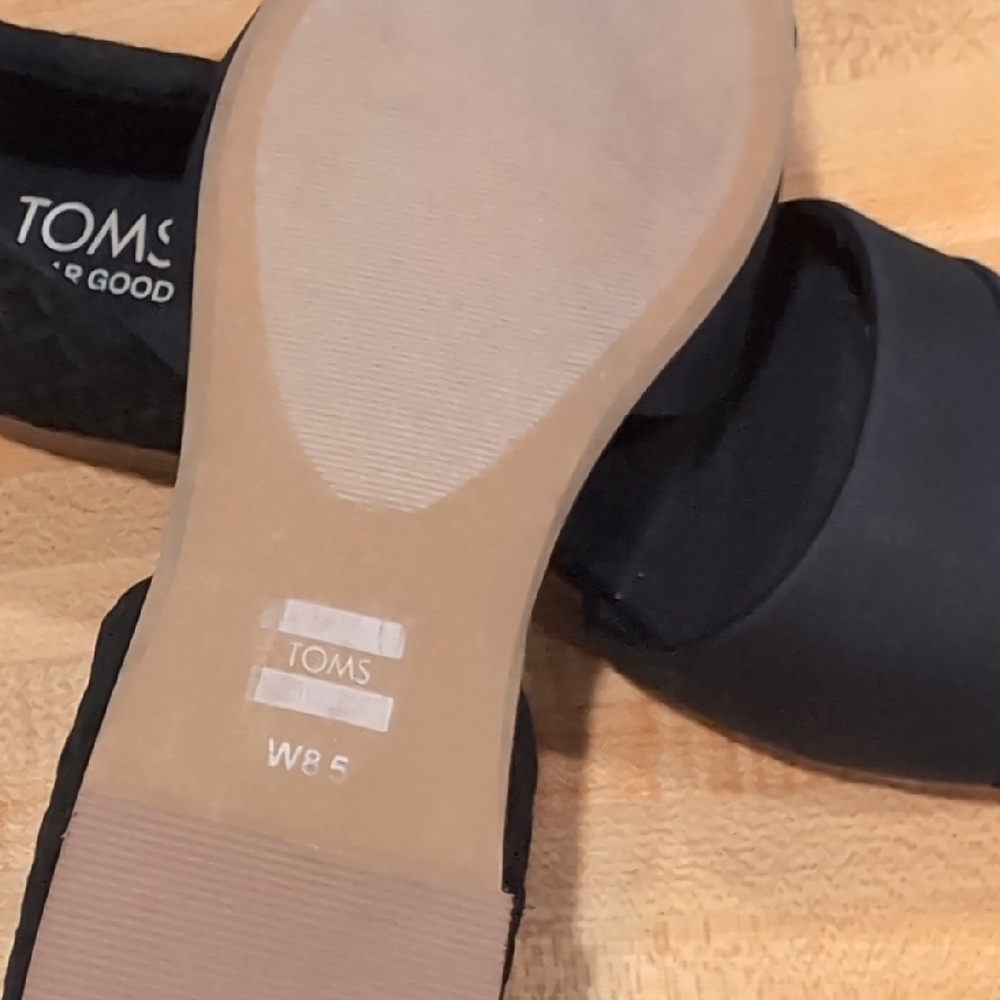 Toms Black Flats with Sleek Pointed Toe - Picture 4 of 4